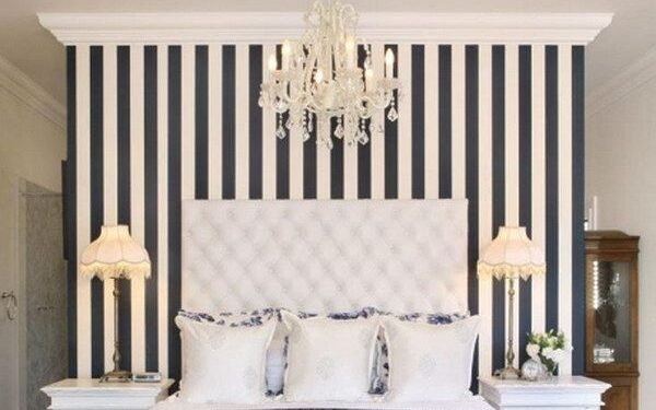 Cat Kamar Hitam Putih Garis