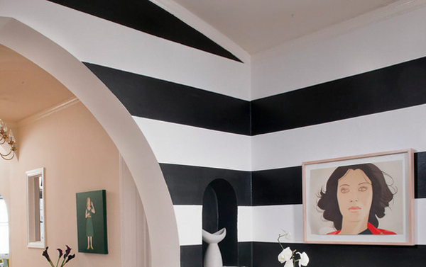 Cat Kamar Hitam Putih Garis