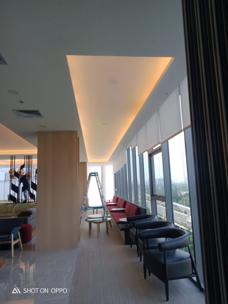 Pengecatan dinding interior