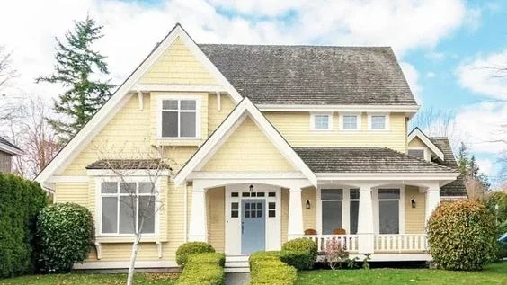 Pengecatan Eksterior Rumah Kayu