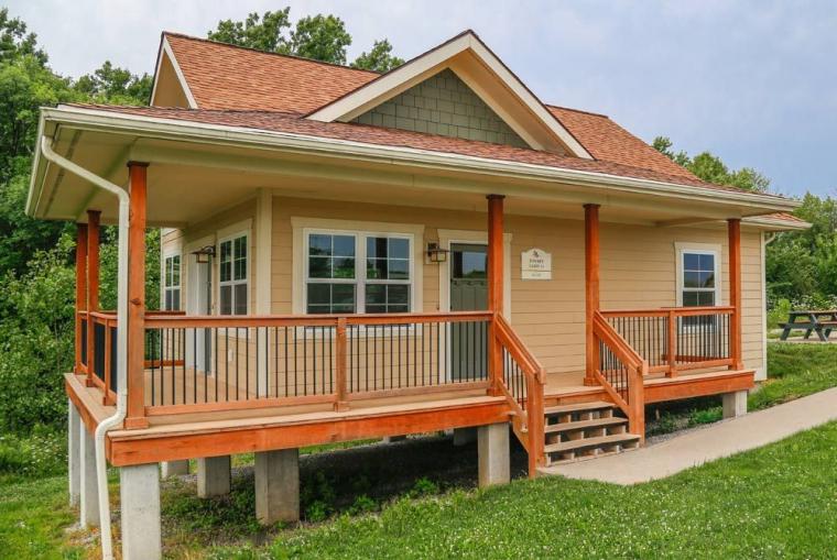 Pengecatan Eksterior Rumah Kayu: Menjaga Keindahan Alami