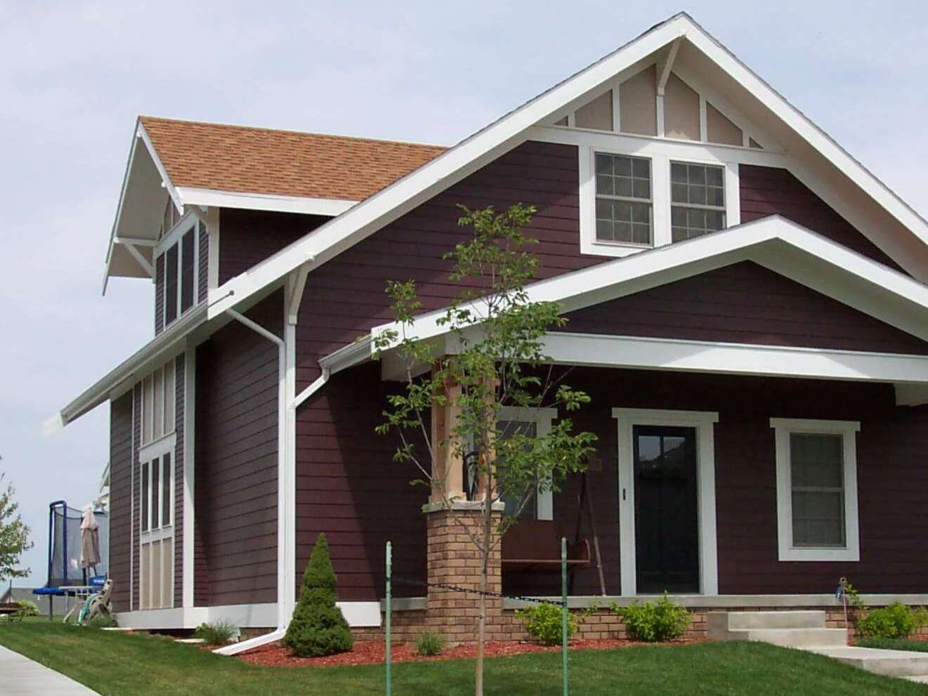 7 Inspirasi Rumah Warna Burgundy yang Elegan dan Mewah