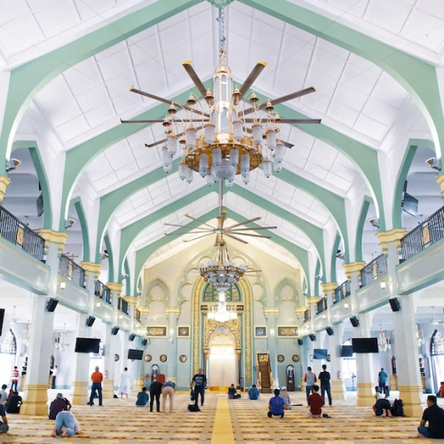 7 Inspirasi Warna Cat Masjid Terindah, Bikin Ibadah Jadi Lebih Nyaman!