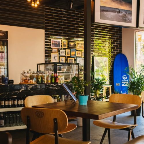 Desain Pengecatan yang Elegan untuk Coffee Shop